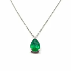 Collier solitaire en or blanc, émeraude