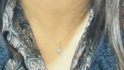 Collier solitaire or jaune topaze bleue