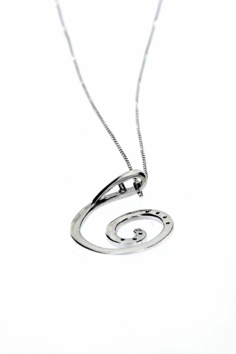 Collier spirale et diamants