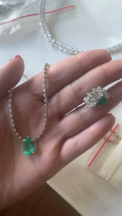 Collier Tennis émeraude et diamants