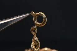 Collier torsadé en or