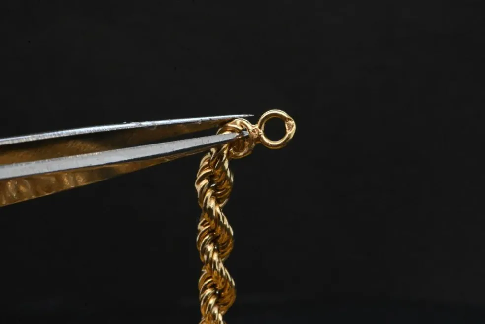 Collier torsadé en or