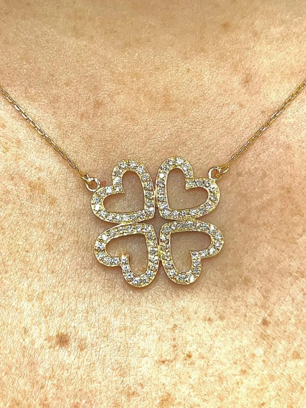 Collier trèfle à 4 cœurs en or jaune 18 carats et diamants