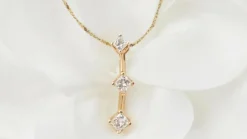 Collier trilogie en or jaune et diamants princesse