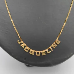 Collier vintage en or avec le prénom Jacqueline