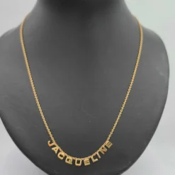 Collier vintage en or avec le prénom Jacqueline