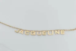Collier vintage en or avec le prénom Jacqueline