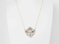 Collier volutes en or jaune et argent, grenat diamants et perle