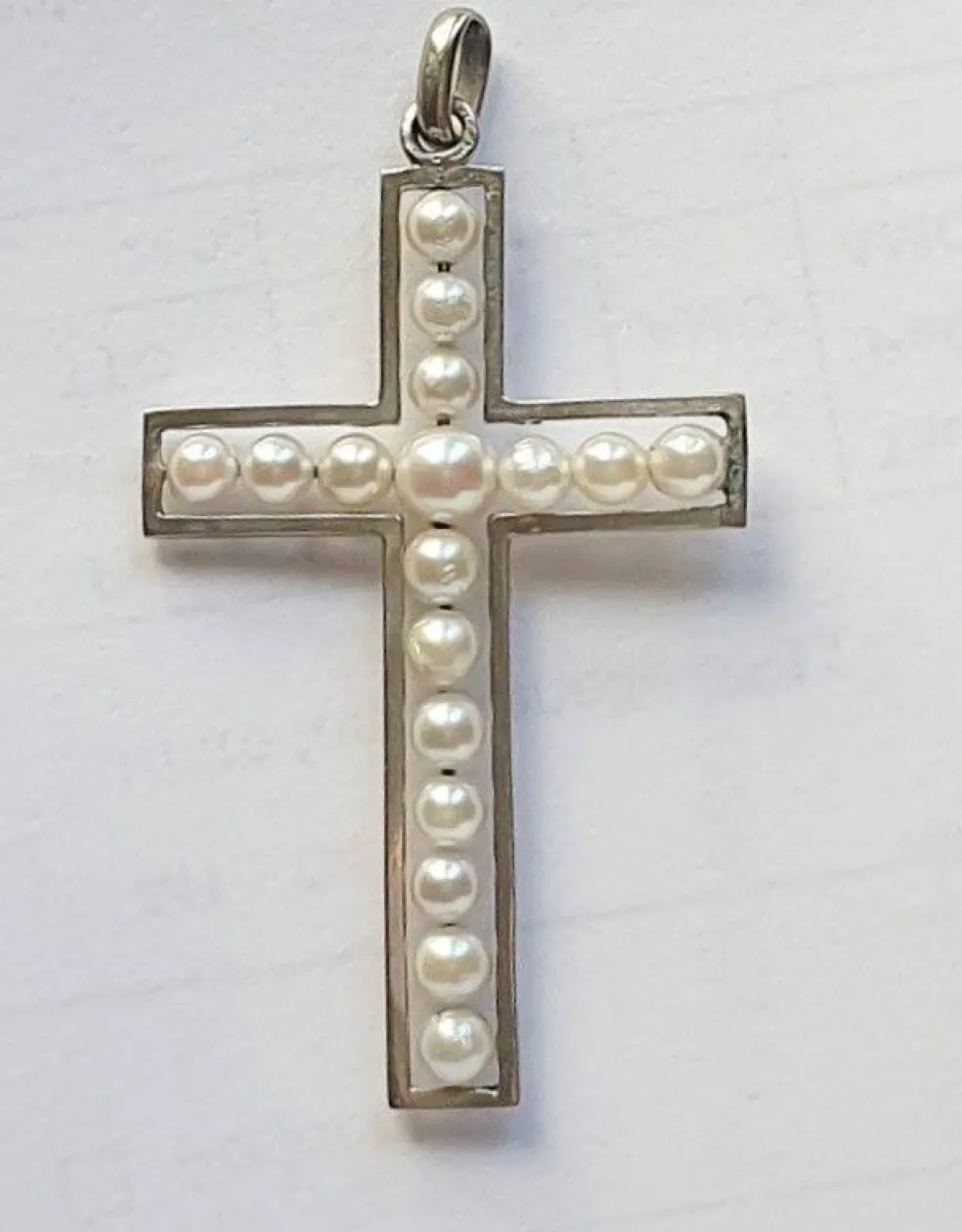 Croix Art Déco or blanc et perles