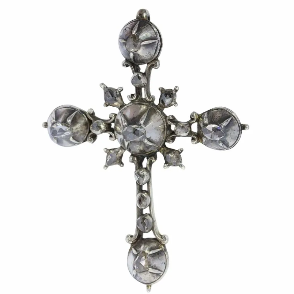 Croix d'argent rococo des années 1750