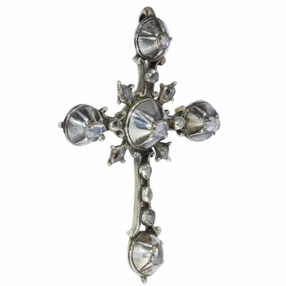 Croix d'argent rococo des années 1750