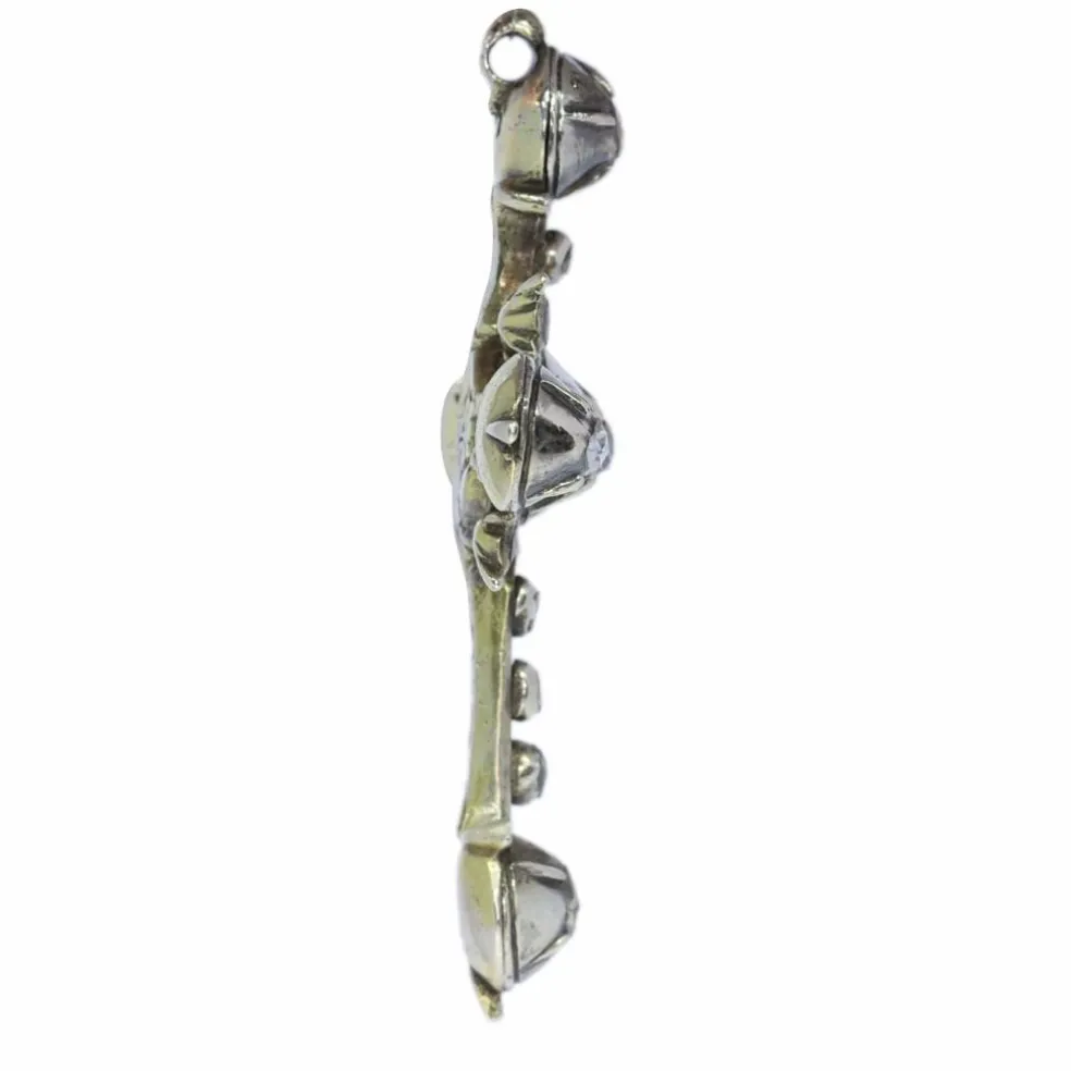 Croix d'argent rococo des années 1750
