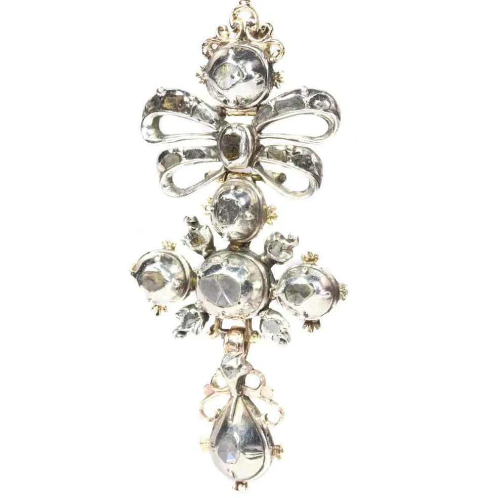 Croix de diamant