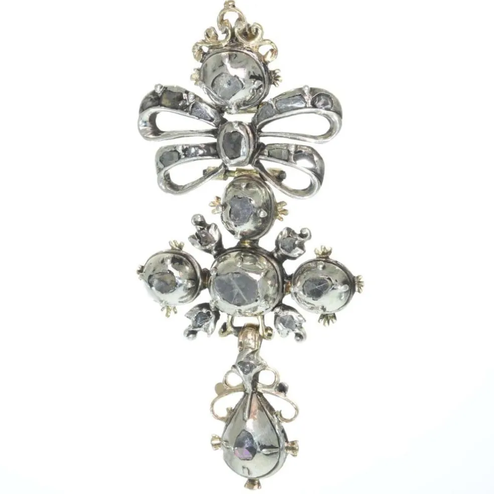 Croix de diamant