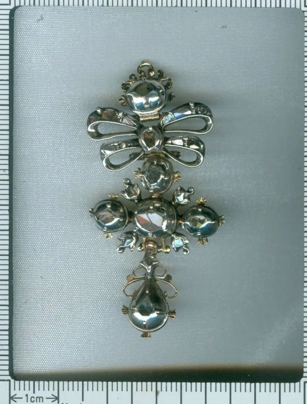 Croix de diamant