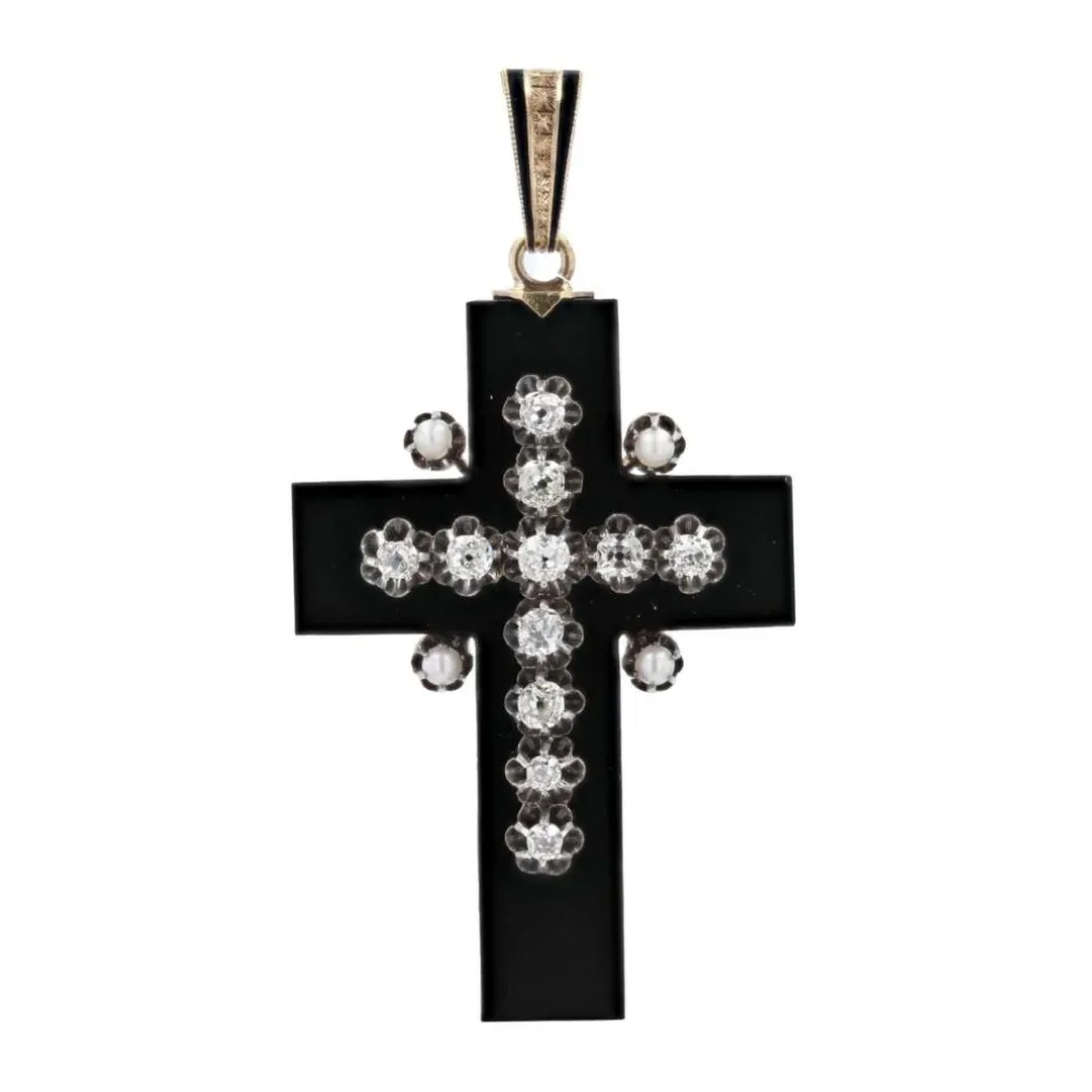Croix en onyx ornée de diamants et perles fines