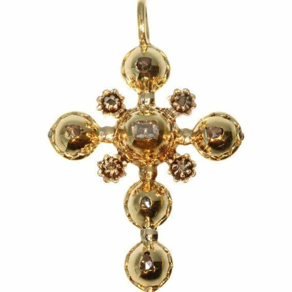 Croix en or avec diamants
