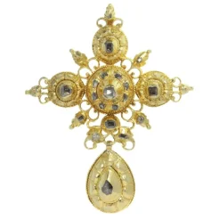 Croix en or et diamants