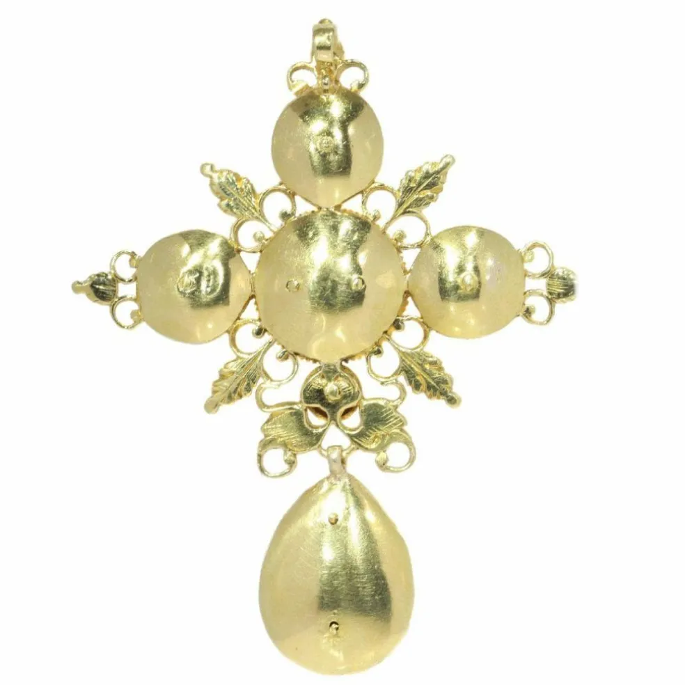 Croix en or et diamants