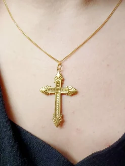 Croix en or jaune