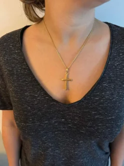 Croix en or jaune