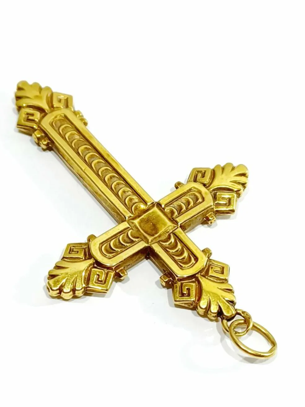Croix en or jaune