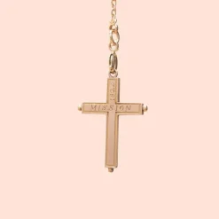 Croix formant reliquaire en or rose 18K (750°/00) gravée sur le dessus de la mention