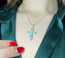 Croix moderne avec opales arlequin et diamant