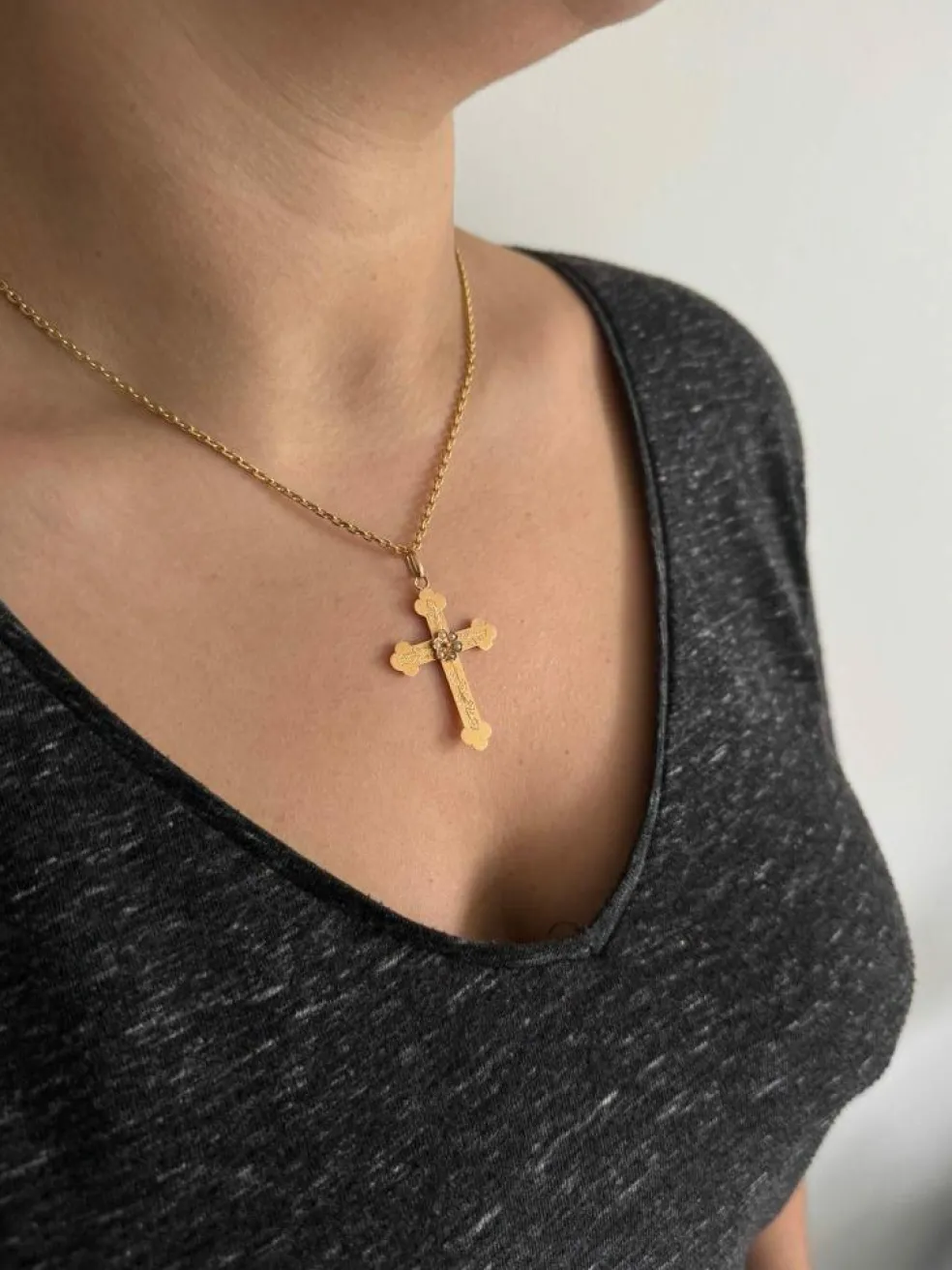 Croix or rose et perles