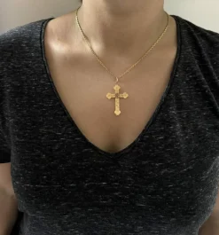 Croix or rose et perles