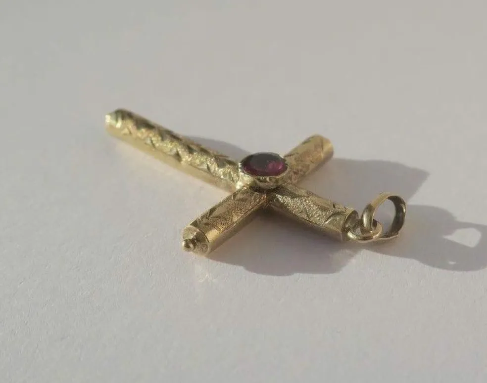 Croix pendentif ancien régional grenat or rose