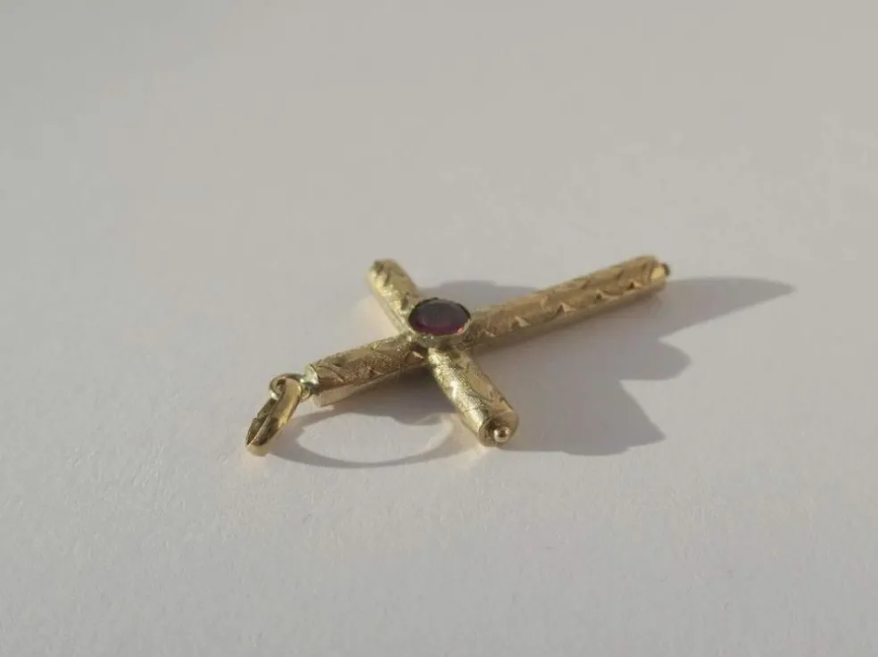 Croix pendentif ancien régional grenat or rose