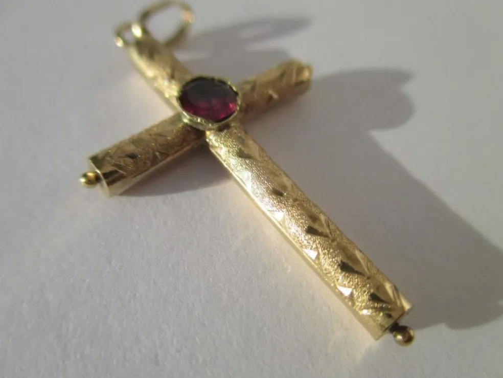 Croix pendentif ancien régional grenat or rose
