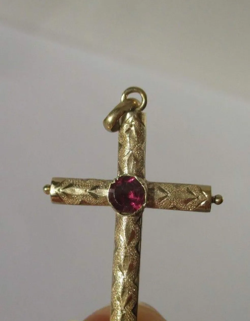 Croix pendentif ancien régional grenat or rose