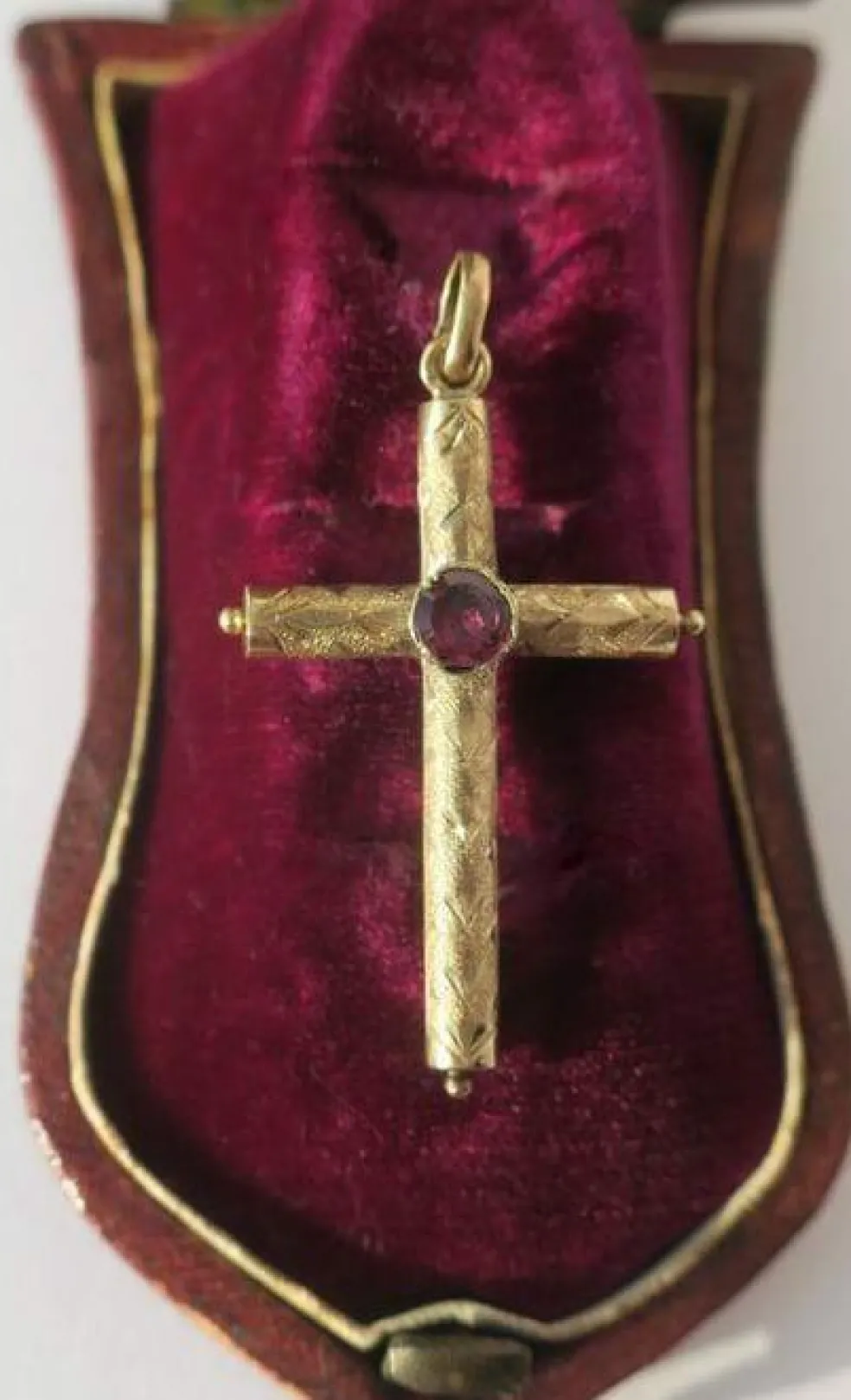 Croix pendentif ancien régional grenat or rose
