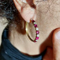 Créoles en or jaune avec rubis et diamants