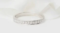 Demi alliance en or blanc et diamants 0.50ct