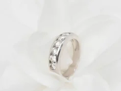 Demi alliance en or blanc et diamants 1.05ct