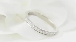 Demi alliance en or blanc et diamants 0.50ct