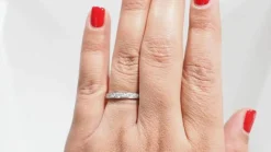 Demi alliance en or blanc et diamants 0.50ct