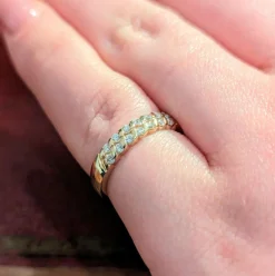 Demi Alliance en or jaune et diamants