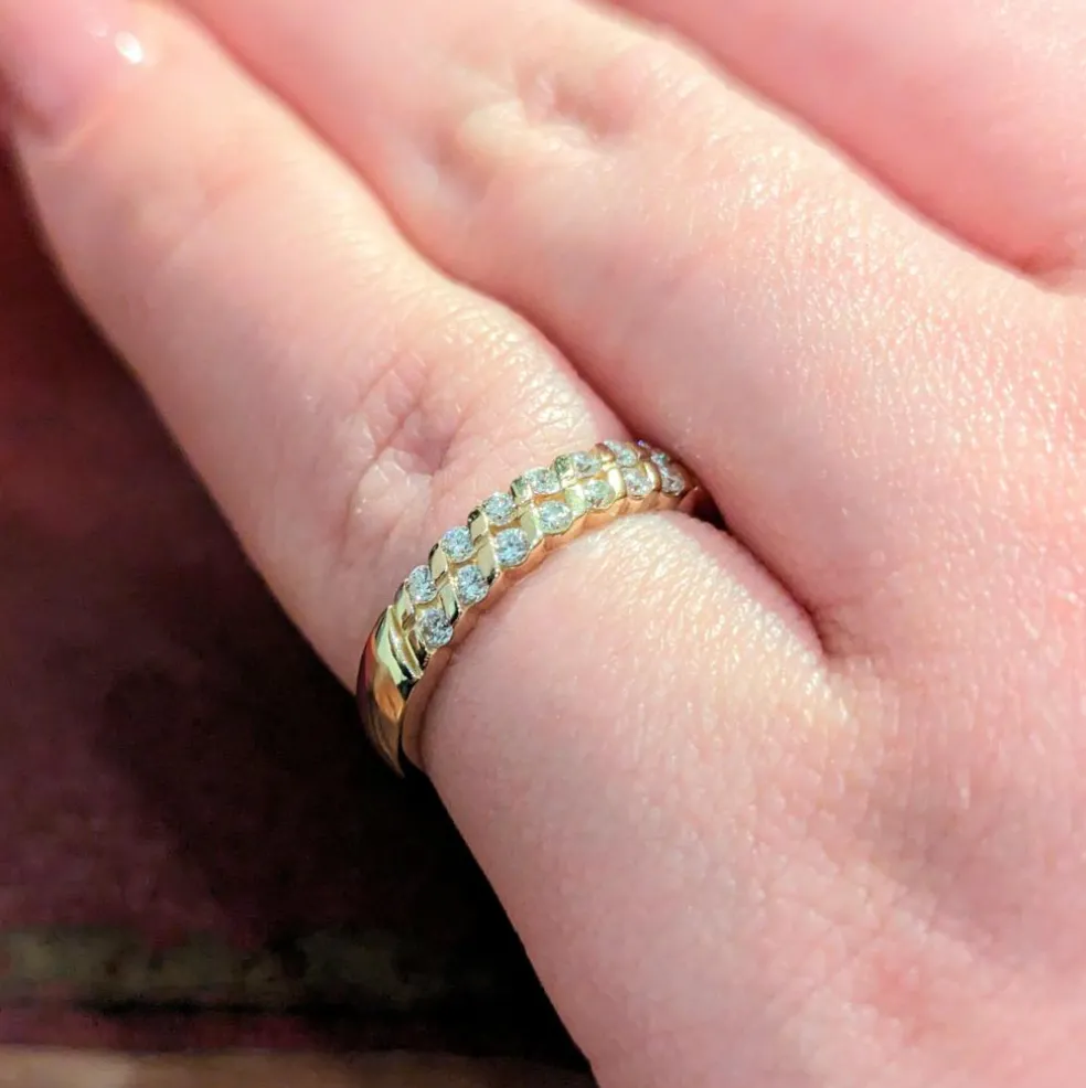 Demi Alliance en or jaune et diamants