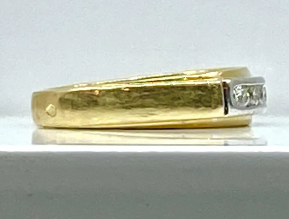 Demi alliance en or jaune et or blanc 18 carats et diamants