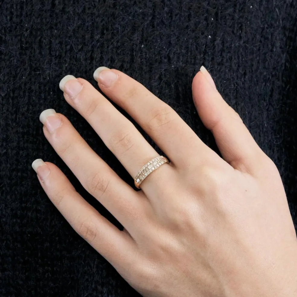 Demi alliance en or rose et diamants