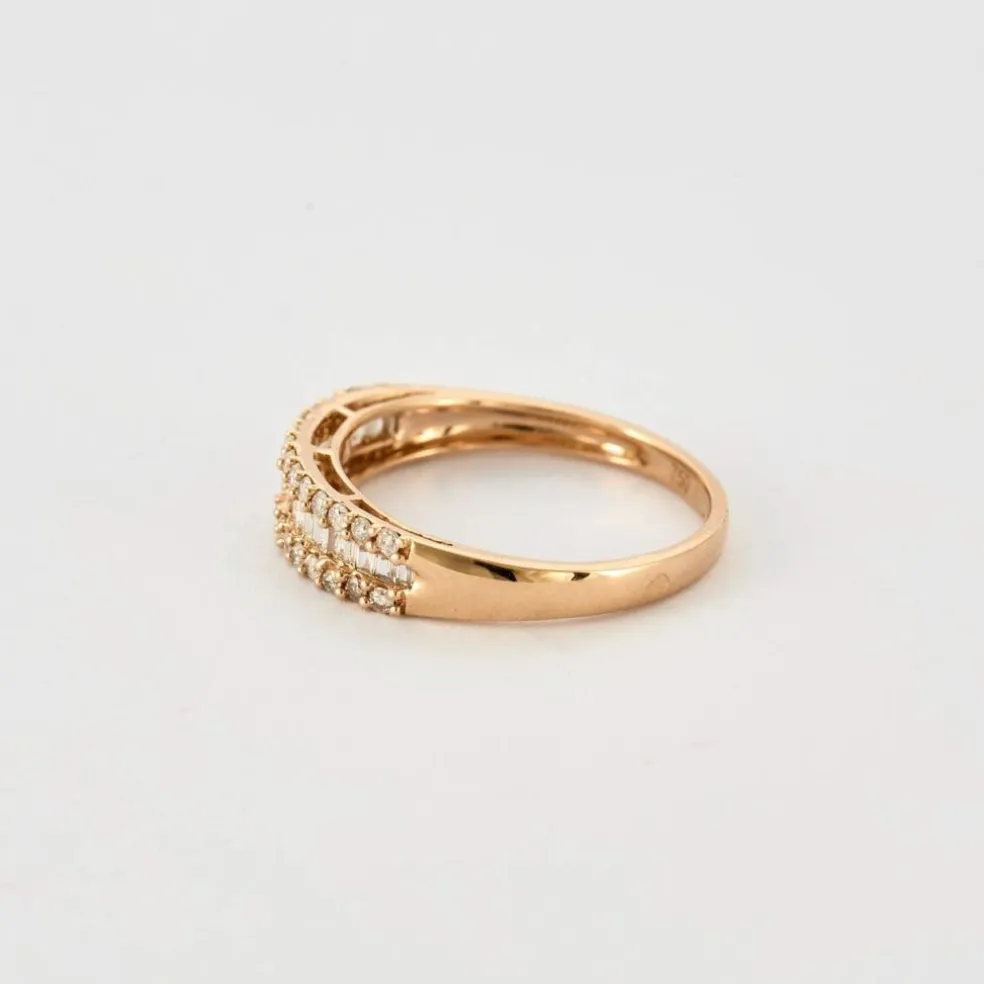 Demi alliance en or rose et diamants