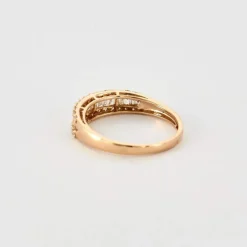 Demi alliance en or rose et diamants