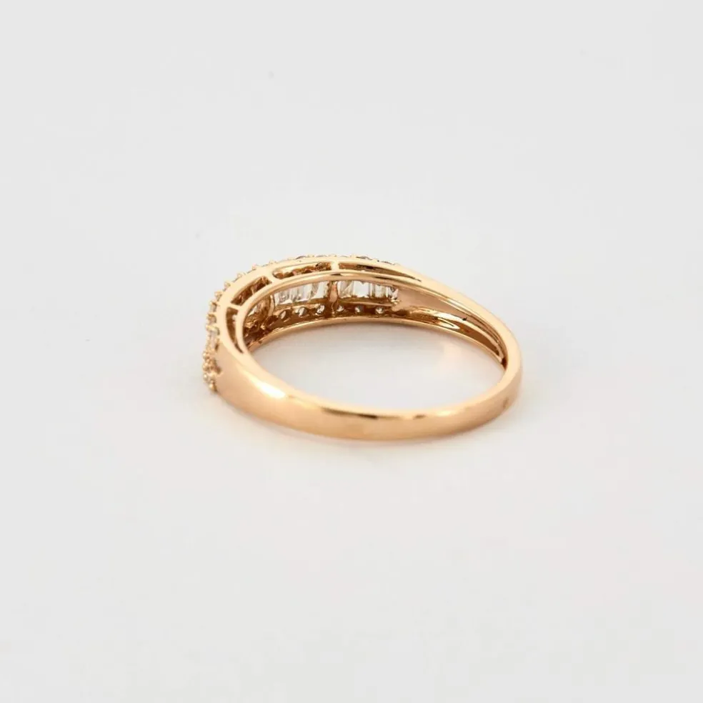 Demi alliance en or rose et diamants