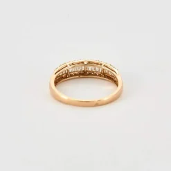 Demi alliance en or rose et diamants