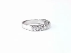 Demi alliance or blanc diamants