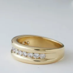 Demi alliance or jaune diamants